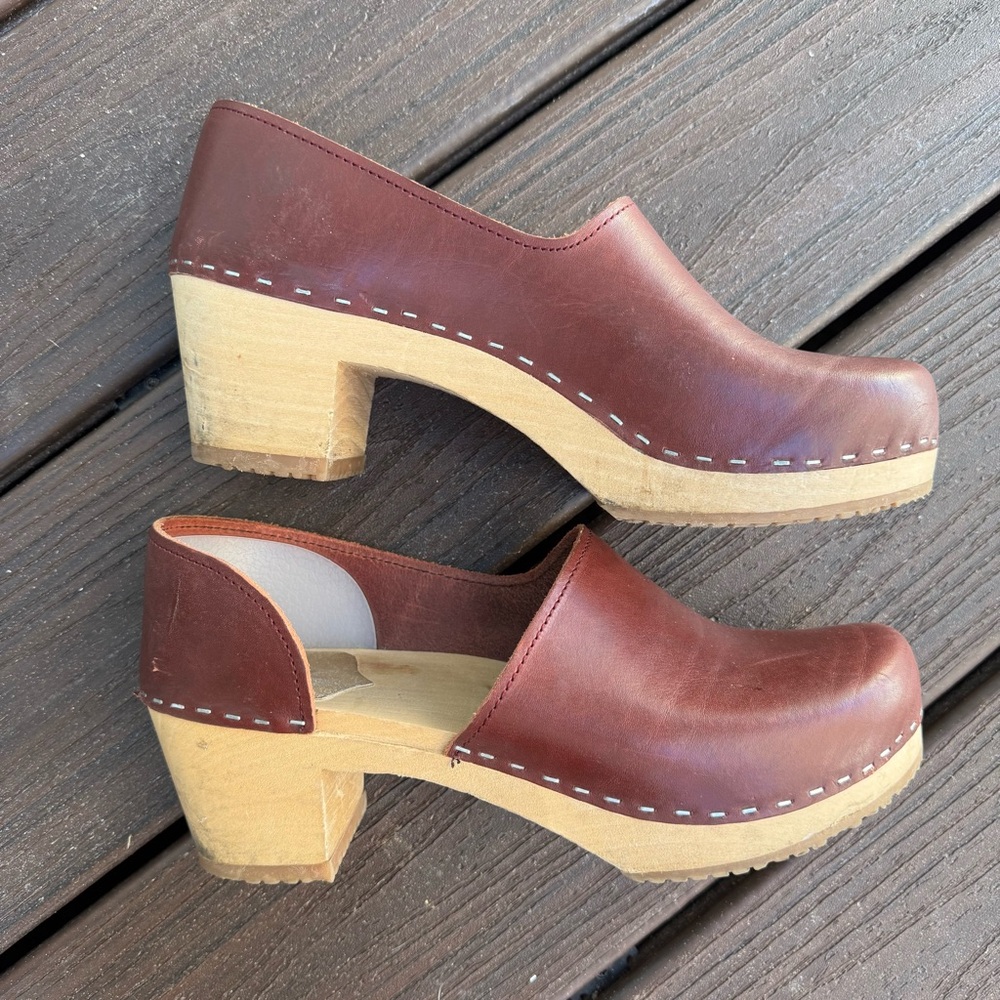 Sandgren Brett Brown Leather Clogs